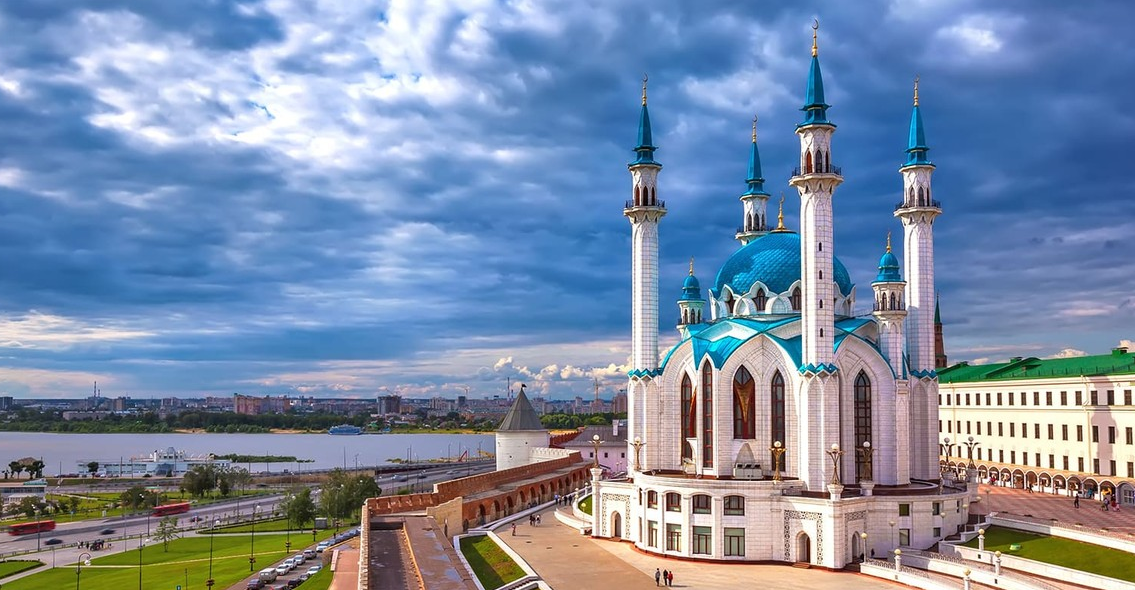 Окунуться в татарскую культуру, побывать в самой красивой мечети страны и отведать национальные блюда