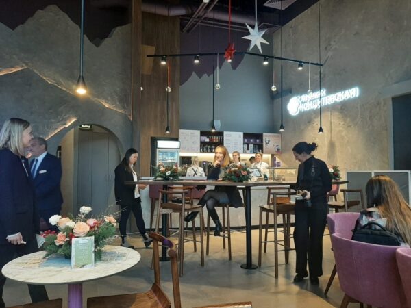 Новый «Теремок» с кофейней-кондитерской открылся в декабре 2024 года у ст. метро «Горный институт» в Петербурге