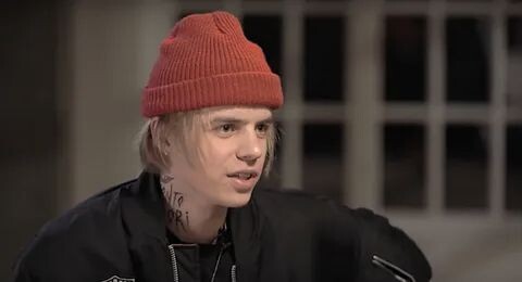 Поклонники артиста часто называют русским Куртом Кобейном