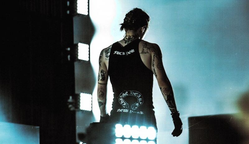 Глеб решил заняться музыкой, стал снимать клипы