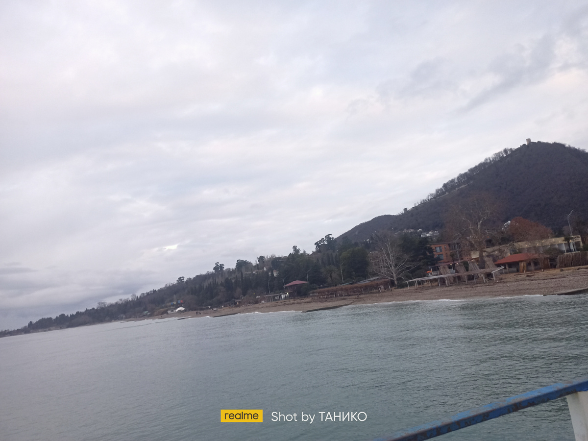 Фото сделано на побережье Нового Афона.