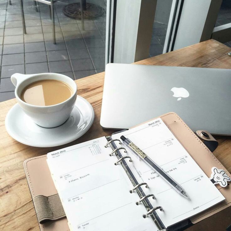 Нужно начать с обстановки