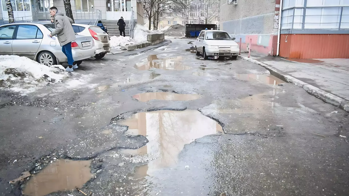 Фото: 1MI. Из-за тёплой погоды ямочный ремонт начнётся раньше
