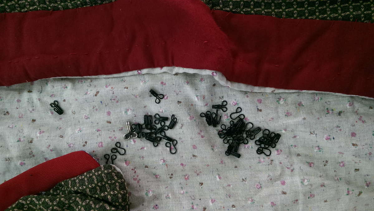 фото автора, пришиваем крючки на телогреи