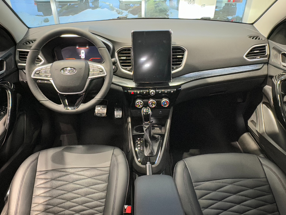 Пример салона в комплектации Status