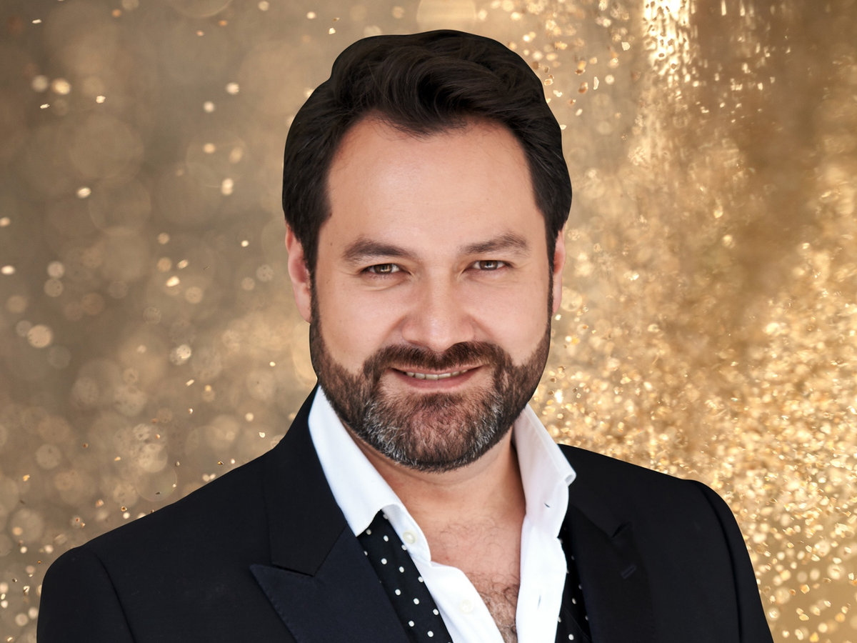 В фильме Ильдар Абдразаков озвучил поющий голос Шаляпина.