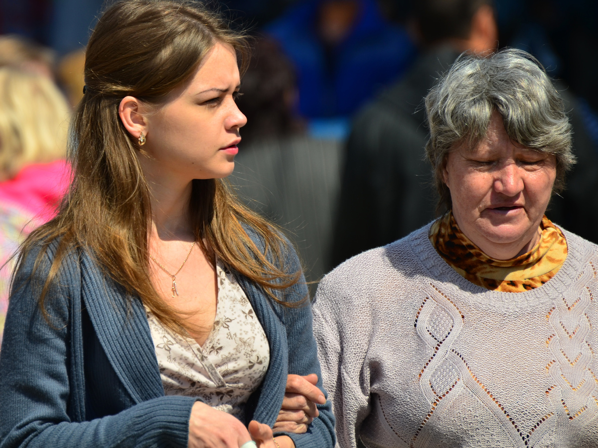 В молодости взгляды уносят в будущее, в старости — в прошлое. 