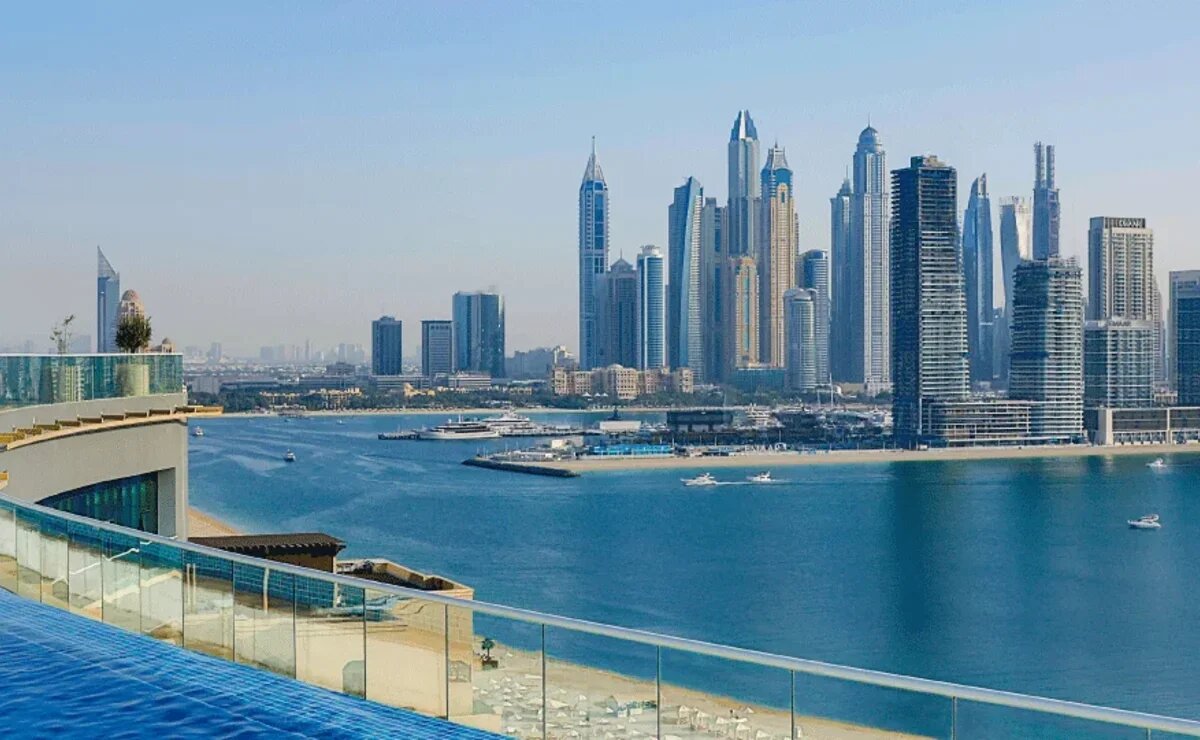    Отели ОАЭ в феврале раздают скидки и спецпредложения. Сколько стоят туры в Эмираты?