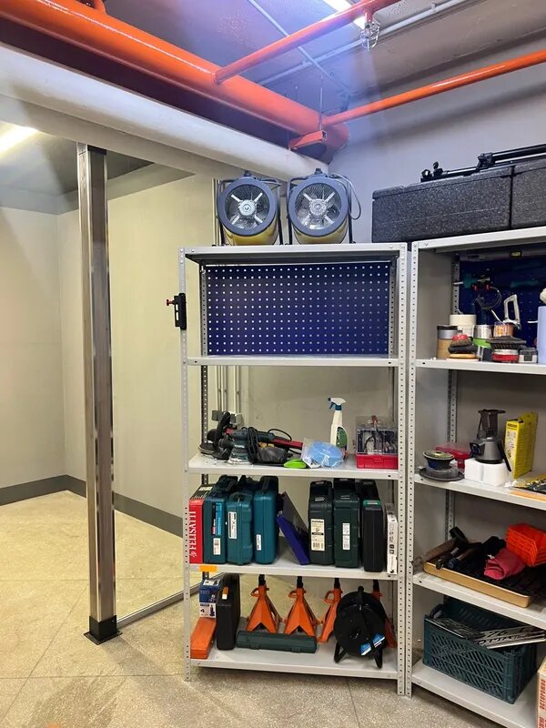 Установка перфопанели на стеллаж