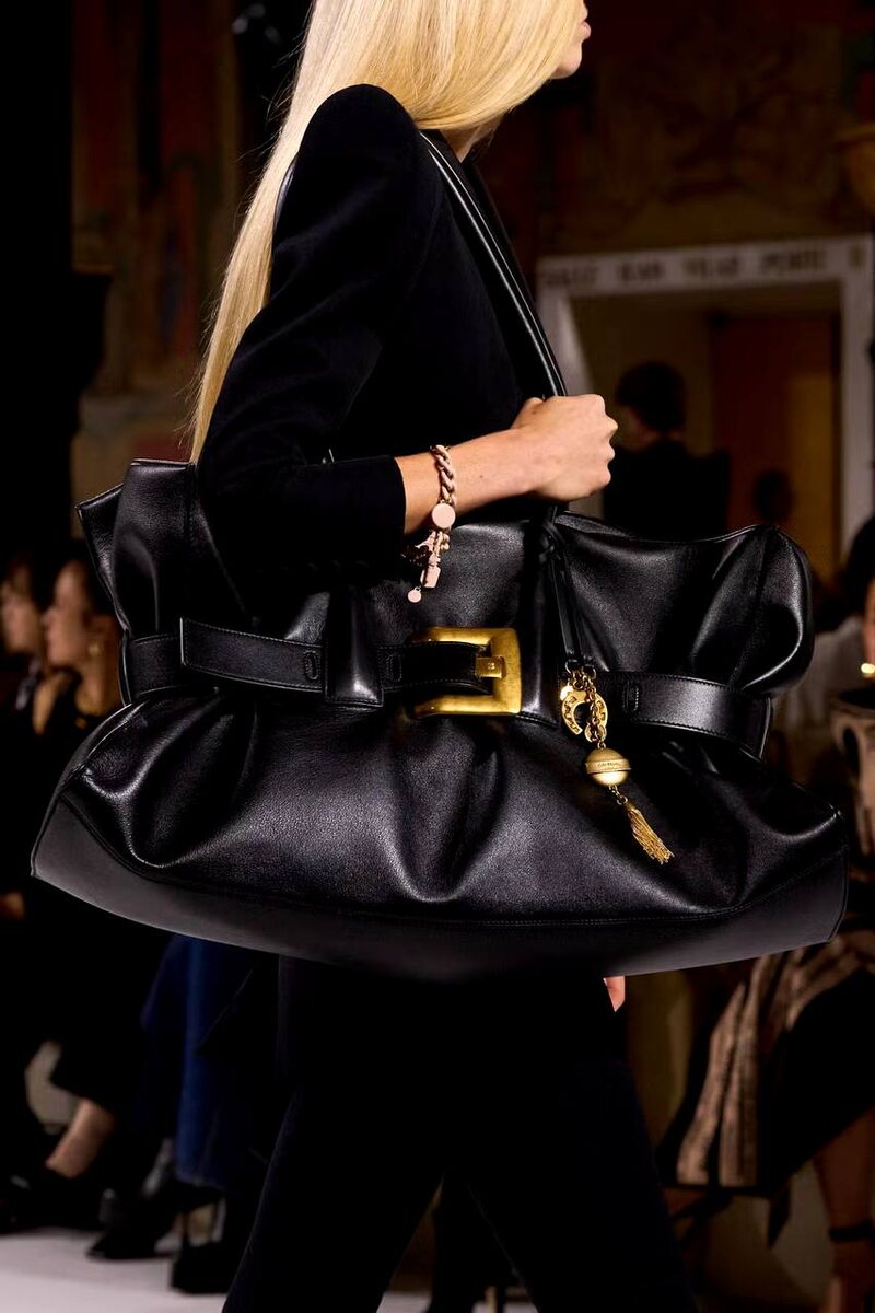 Balmain, Spring 2025, Photo: Salvatore Dragone / Gorunway.com