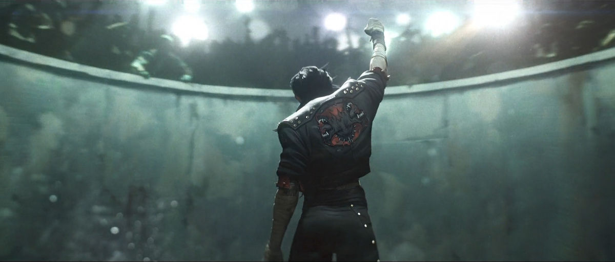 теперь она носит кожаную куртку 