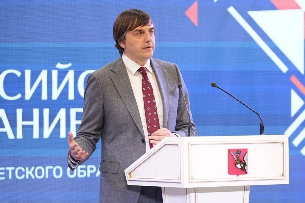    Об этом заявил министр просвещения РФ Сергей Кравцов на всероссийском совещании по развитию кадетского образования, которое прошло в Вологде