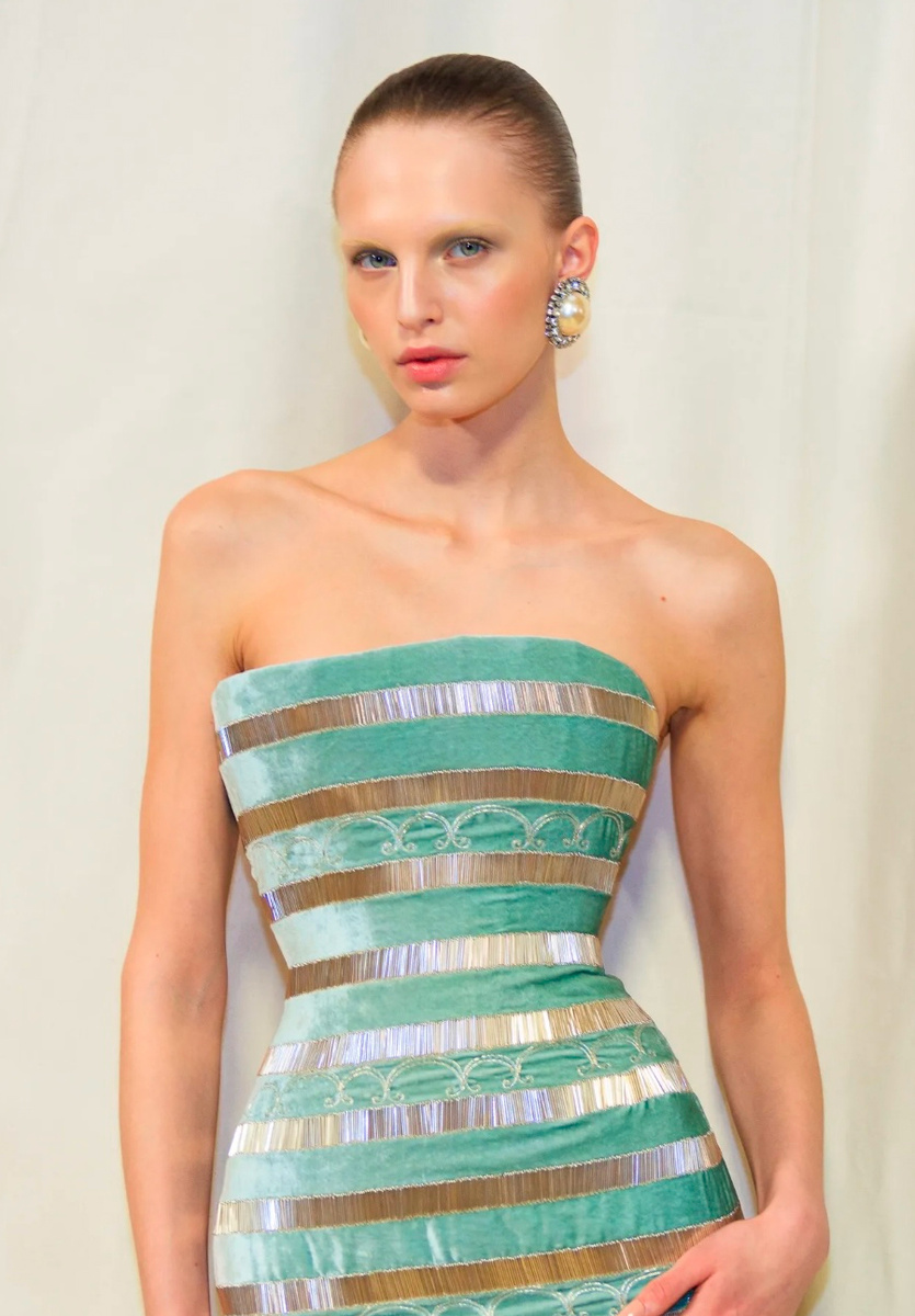    Арт-объекты на голове и маски на лице: бьюти-тренды кутюрной Недели моды весна-лето 2025 (фото 1)