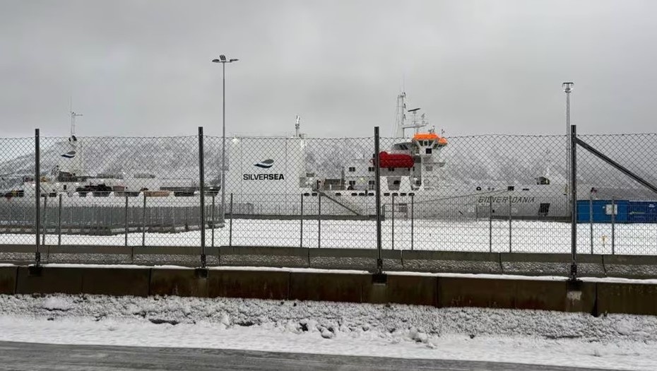    Задержанное в Норвегии судно Silver Dania с российским экипажем в порту Тромсё. Автор фото: NRK