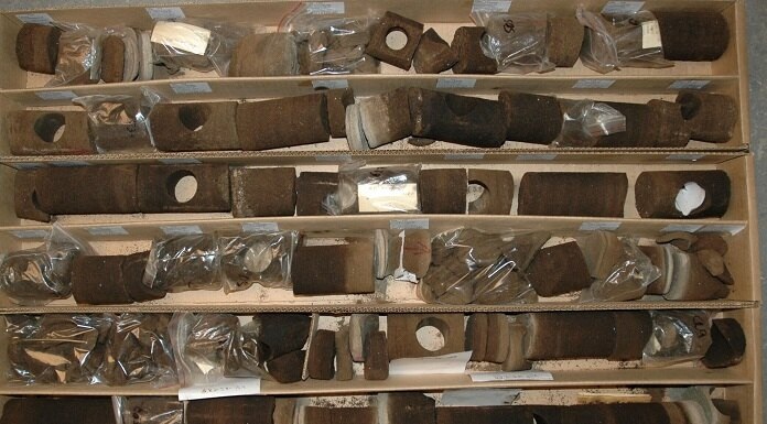    Ученые ИНГГ СО РАН планируют изучать на синхротроне керны (образцы породы). Фото из архива ИНГГ СО РАН