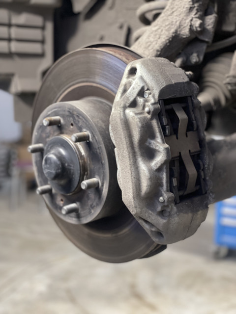 Заводская тормозная система передняя ось