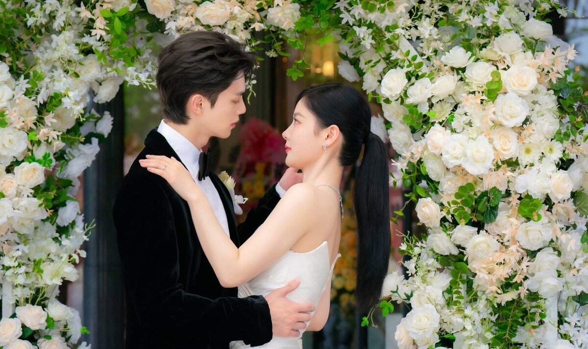 Кадр из дорамы «Мой демон» (2023-2024)