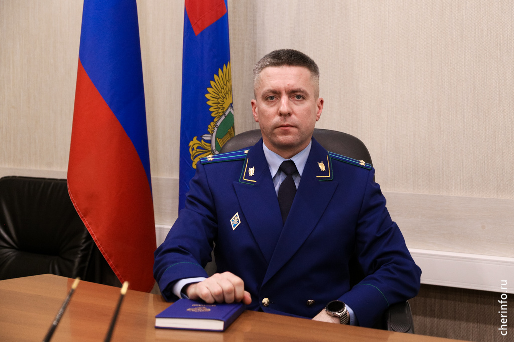    Жалобы на скользкие ступеньки и тротуары стали поступать с конца декабря. Прокуратура организовала проверки.