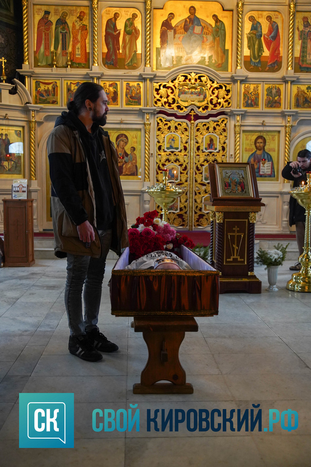    «Жил как рок-н-рольщик и умер как рок-н-рольщик»: в Кирове простились с музыкантом Константином Кремлёвым