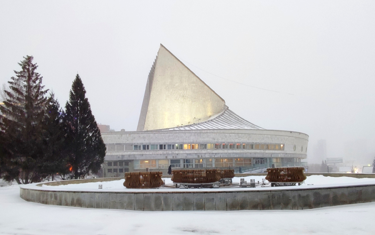 Белеет парус в снежном море...