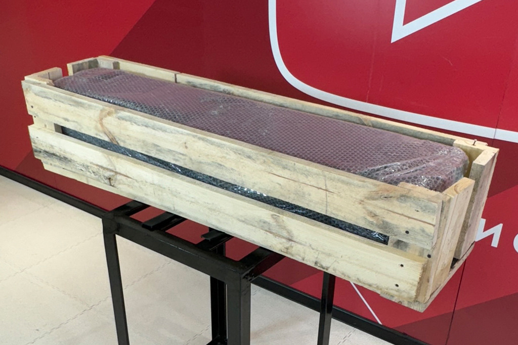 Прочная упаковка защищает топливный бак от повреждений во время транспортировки