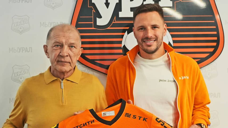 Президент ФК «Урал» Григорий Иванов и Евгений Марков.📷Фото: Пресс-служба ФК «Урал»