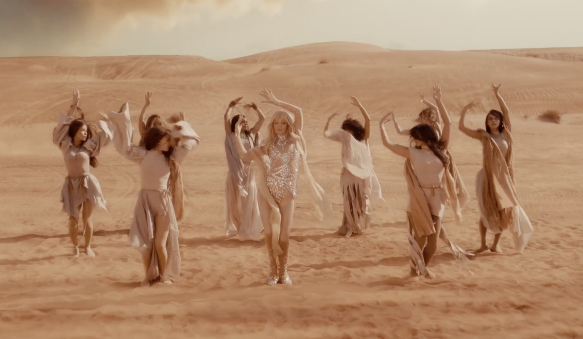 Кадр из нового клипа Валерии