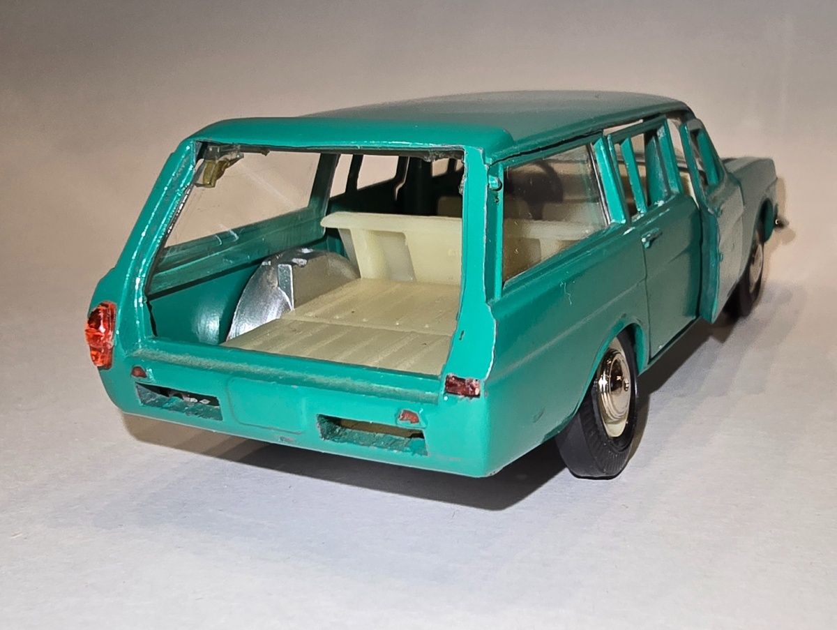 Редкий цвет, судя по дефециту кузовщины