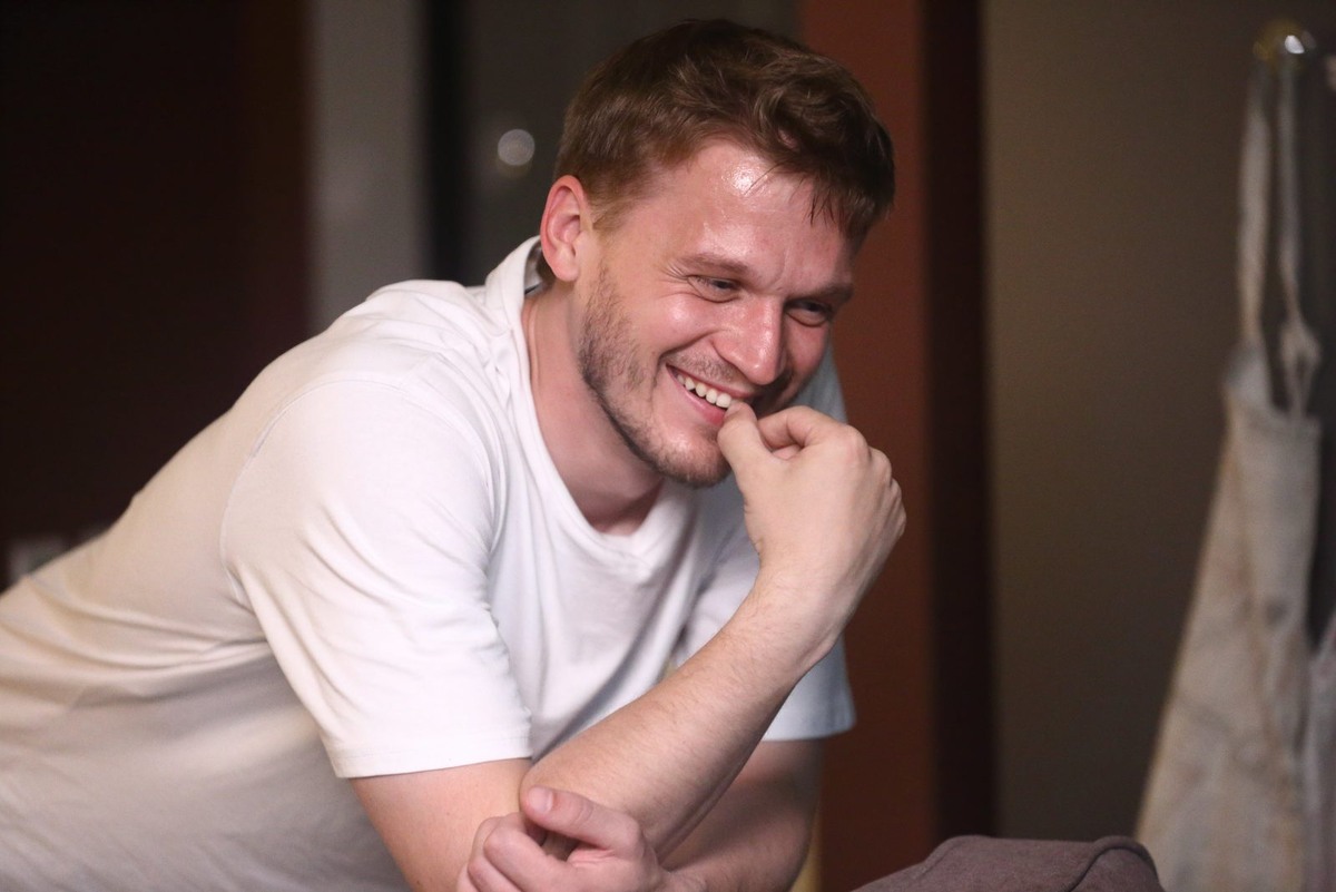 Артур Сопельник. Фото со съемок сериала "Абьюзеры".