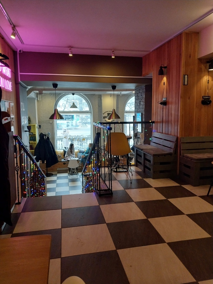 по количеству милых кофейн Омск побивает даже Северный Кавказ!.. честное слово, тут кофеен больше, чем в Кисловодске или Пятигорске... ну, понятно, что больше, чем в Иркутске... наверное, лишь в Петербурге столько!.. ну и курортную зону Калининграда нельзя сбарсывать со счетов!