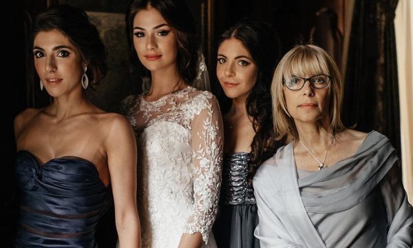    Вера Глаголева с дочерьми, фото: woman.ru