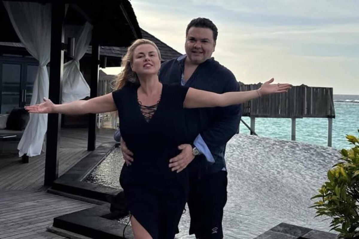    Анна Семенович и Денис Шреер Соцсети