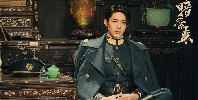 Как ему идет форма!!!