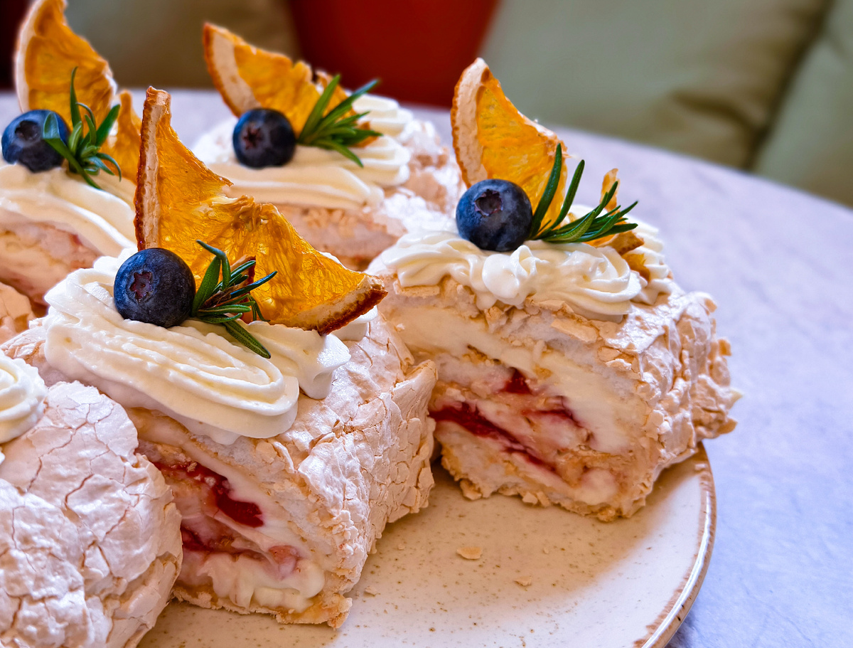 Десерт в «Литературном кафе» в Симферополе
Фото: пресс-служба Александро-Невского собора