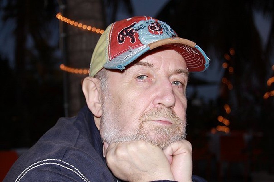    Ленты соцсетей заполнили посты с приятными воспоминаниями об учителе, наставнике, педагоге, друге, товарище, писателе, родном МихалВовиче…