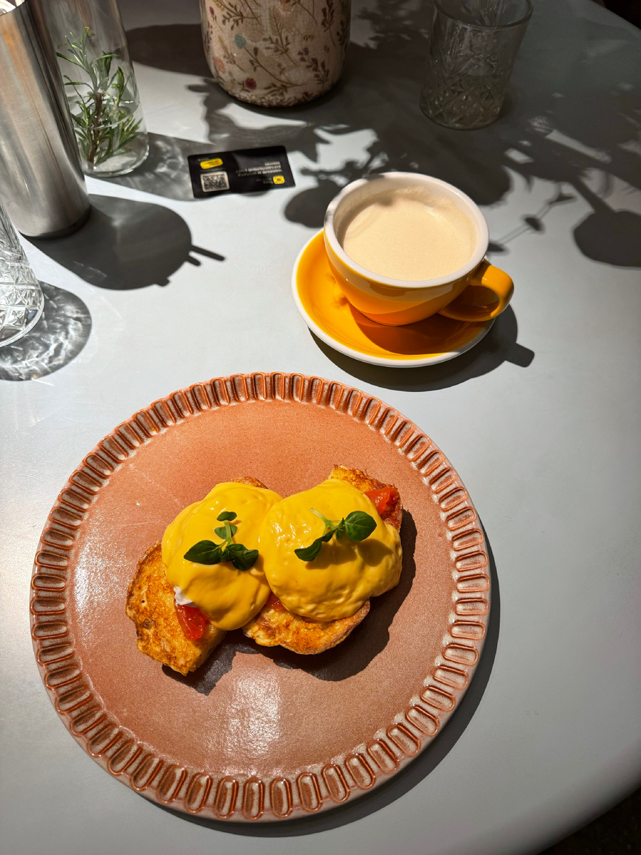 Бенедикт с лососем