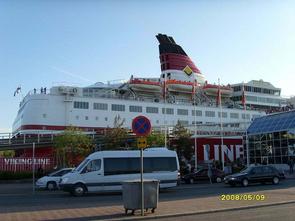 Паром Viking Lines в Турку у терминала