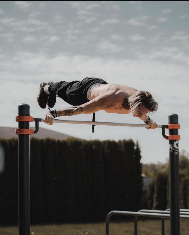 Одно  из разновидностей статического упражнения:»горизонт»