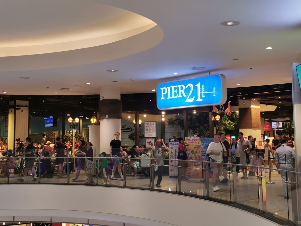 Фудкорт Pier21 в ТЦ Терминал21