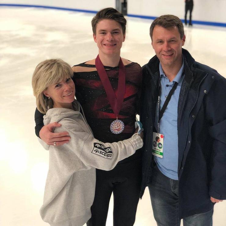 Вадим Наумов и Евгения Шишкова с сыном Максимом / Фото: соц.сети