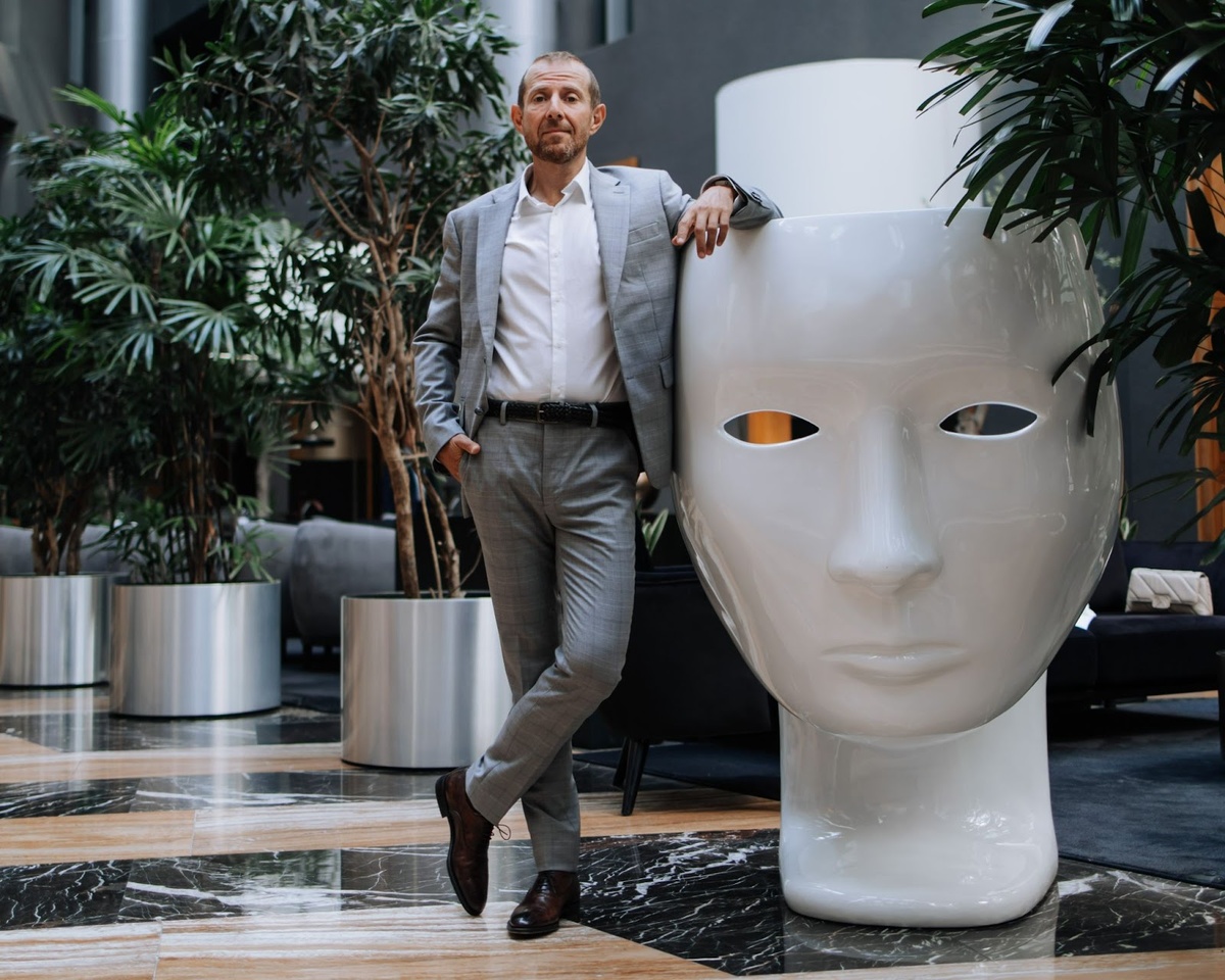 Распознать мошенника не очень сложно. Но важно правильно реагировать на такие телефонные звонки и сообщения. Фото © Игорь Рызов