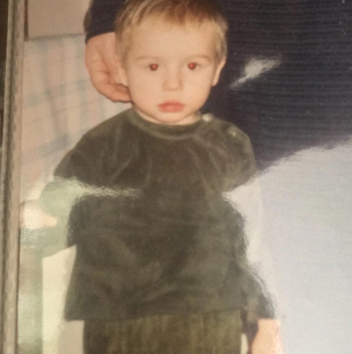 – Как пропагандировать патриотизм так, чтобы привлекать подростков, а не отталкивать? Как оцениваешь работу по этому направлению в России? Какие инициативы вызывали у тебя чувства кринжа?– Патриотом, я с детства им был и любил свою страну. Это и было воспитание, мне рассказывали, историю происхождения нашей страны, я горжусь ей с раненого возраста, тем более, своим президентом, в 2013 году у меня было уже несколько футболок с Владимиром Владимировичем.📷
