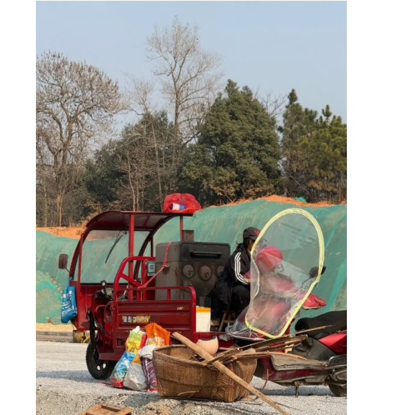 По закону власти должны оставить выход-выезд для жителей дома