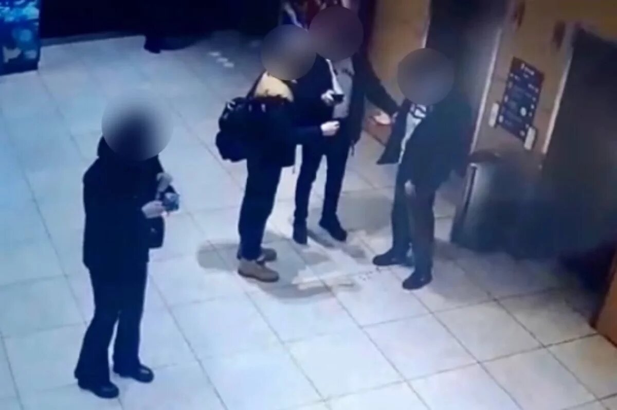    Школьнику понадобилась медпомощь после драки на фуд-корте в ТЦ в Иркутске