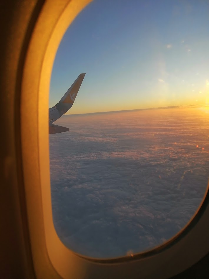 Москва укрыта облаками, а над ними солнце