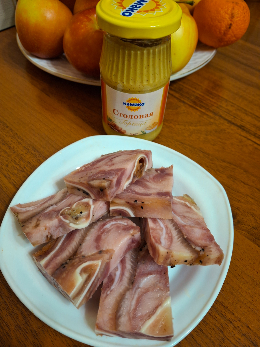 Полезный, скажу вам, продукт, если есть в меру! Улучшает состояние кожи и волос, укрепляются кости и суставы, активизируется обмен веществ и работа мозга, повышается стрессоустойчивость!