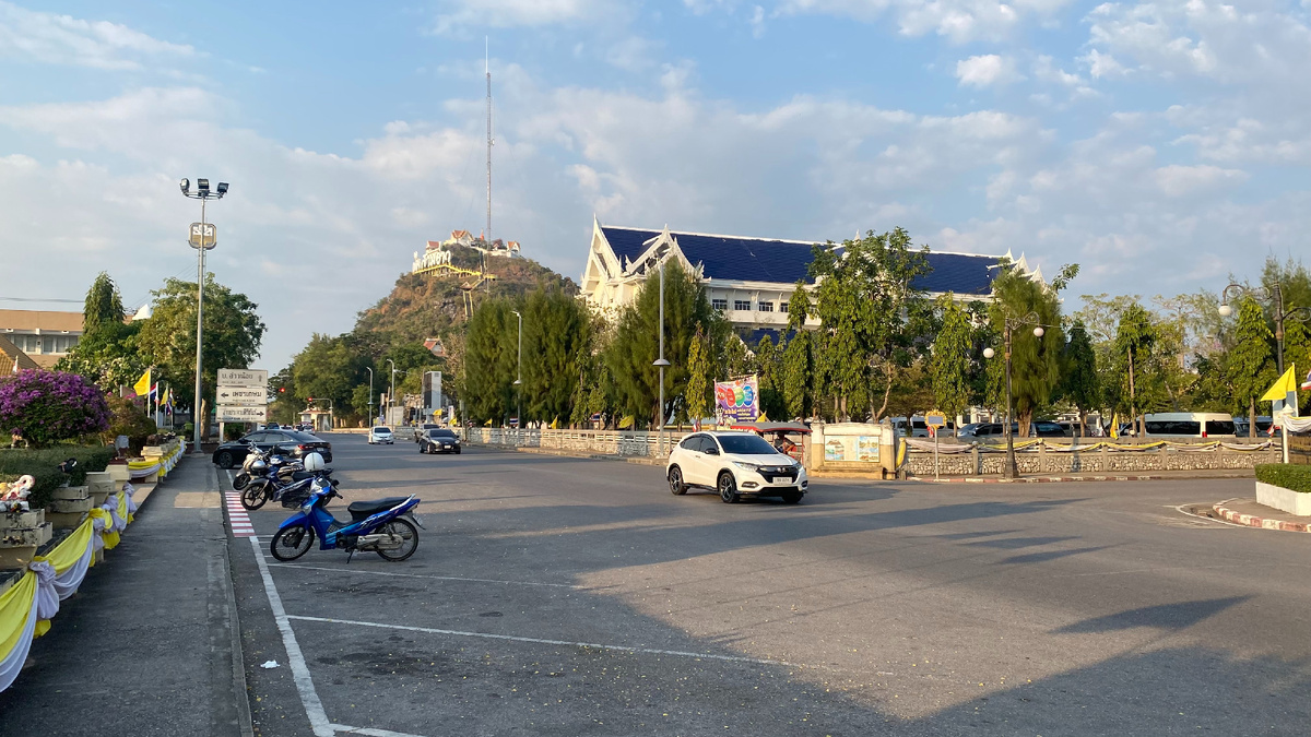 Административное здание - прославилось нападением на него макак в годы пандемии...