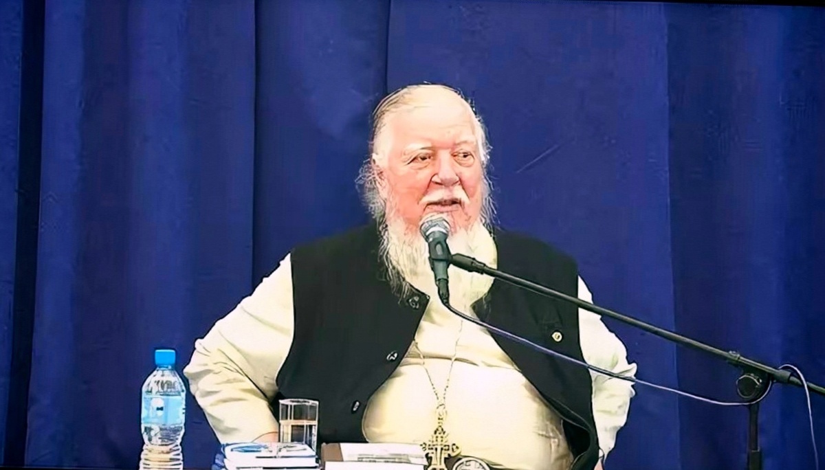 Протоиерей Димитрий Смирнов создал в Москве несколько детских домов, но никогда не афишировал эту сторону своей жизни.