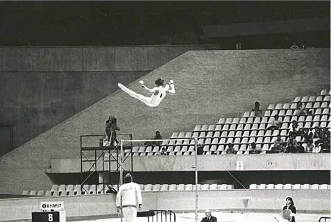 На фотографии изображен Александр Васильевич Ткачев, выполняя свой именной элемент " перелет ткачева"