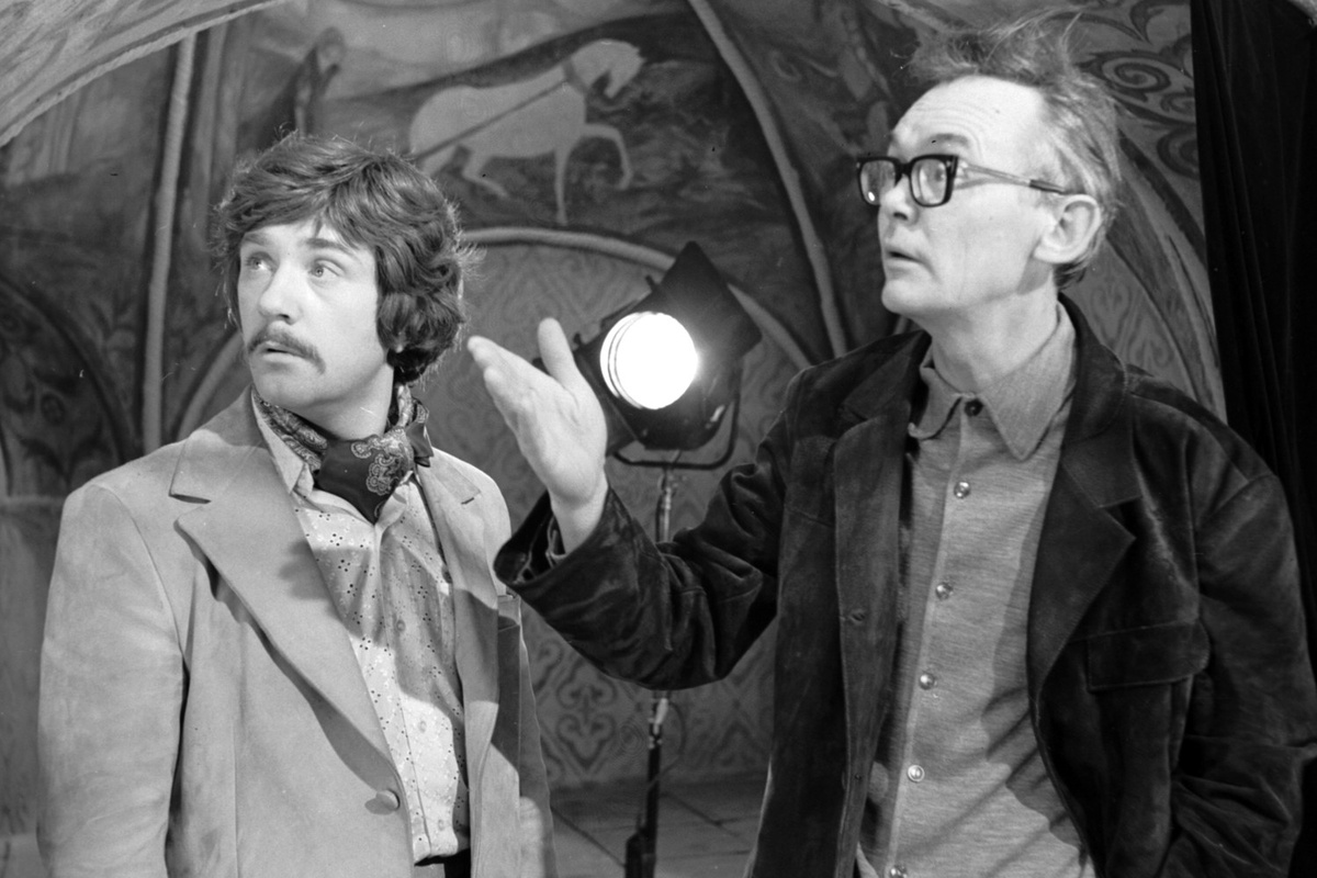 Леонид Куравлёв и Леонид Гайдай на площадке фильма "Иван Васильевич меняет профессию" (1973), kinopoisk.ru